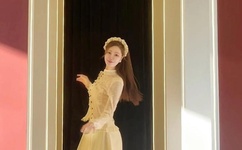 两个人一前一后有力的